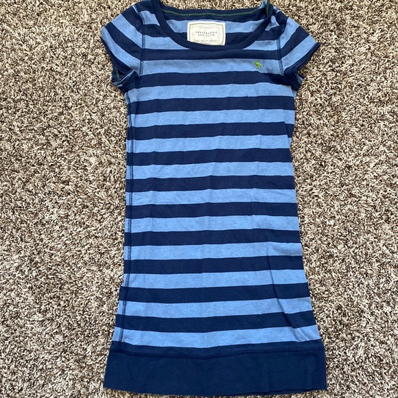 Abercrombie and Fitch blue striped long t-shirt - Picture 1 of 1